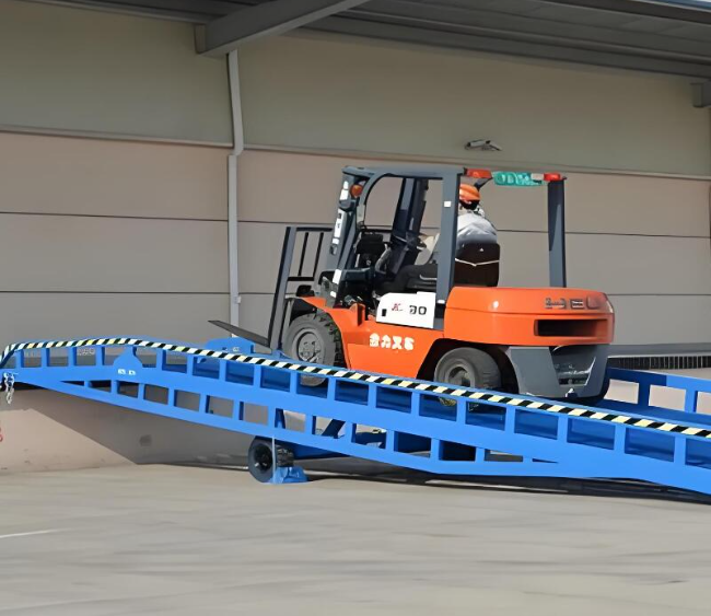 德江移动式卸货平台（叉车用）